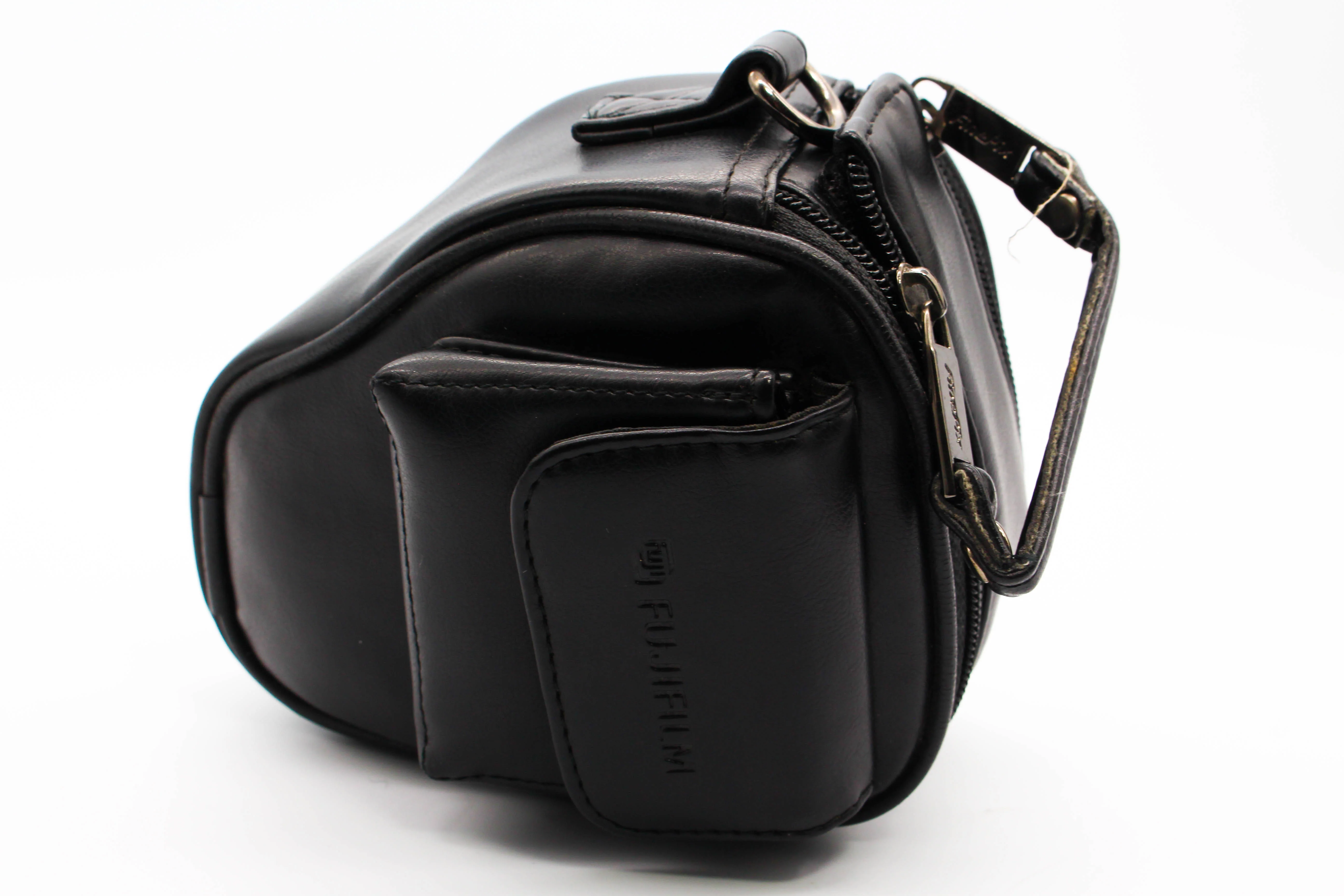 FujiFilm Small Leather Camera Carry Pouch Bag For Digicam Compact Camera Camcorders- Excellent