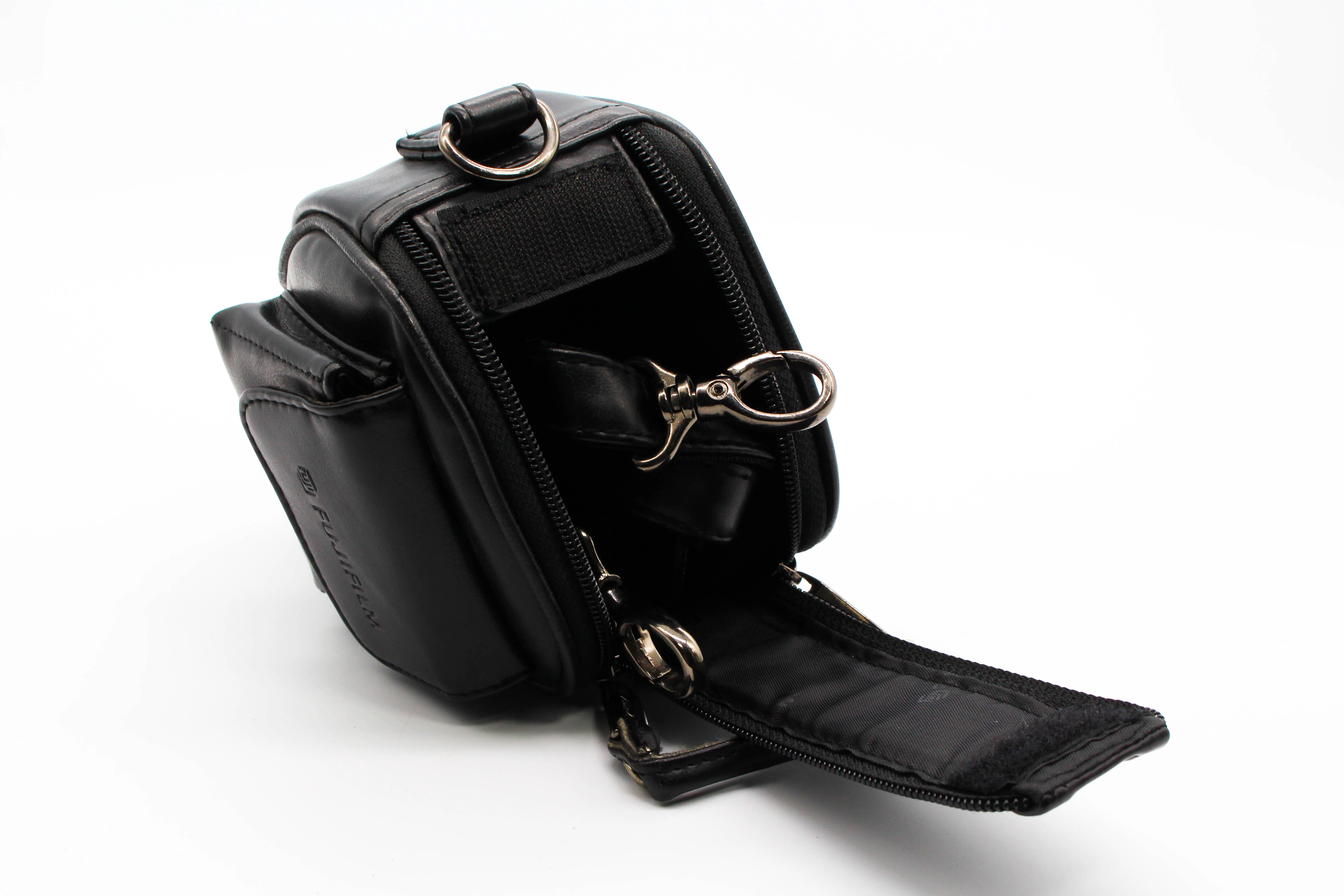FujiFilm Small Leather Camera Carry Pouch Bag For Digicam Compact Camera Camcorders- Excellent - Image 2
