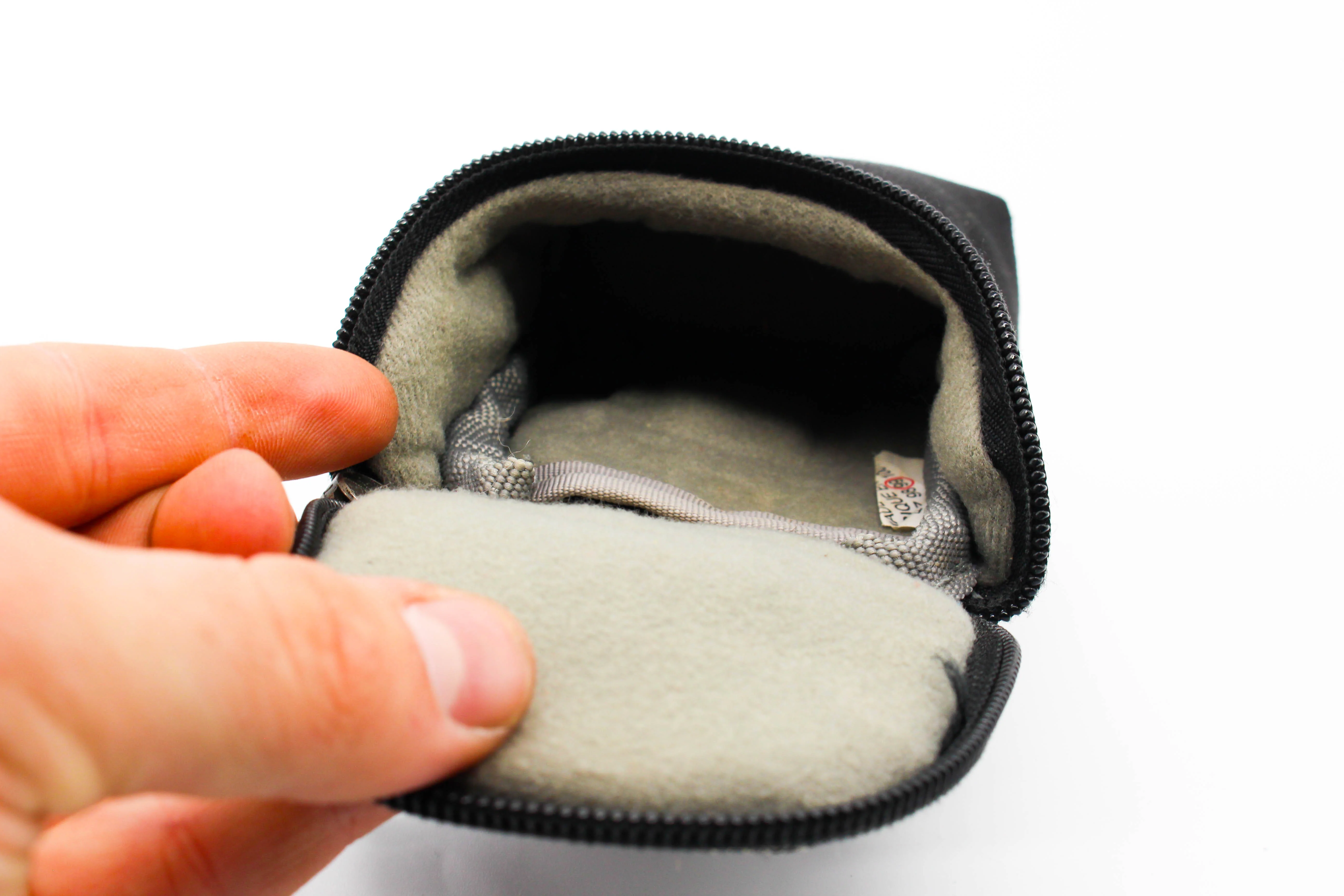 Lowepro Small Digicam Carry Pouch with Belt Loop For Digicam Camera Bag - Excellent - Image 2