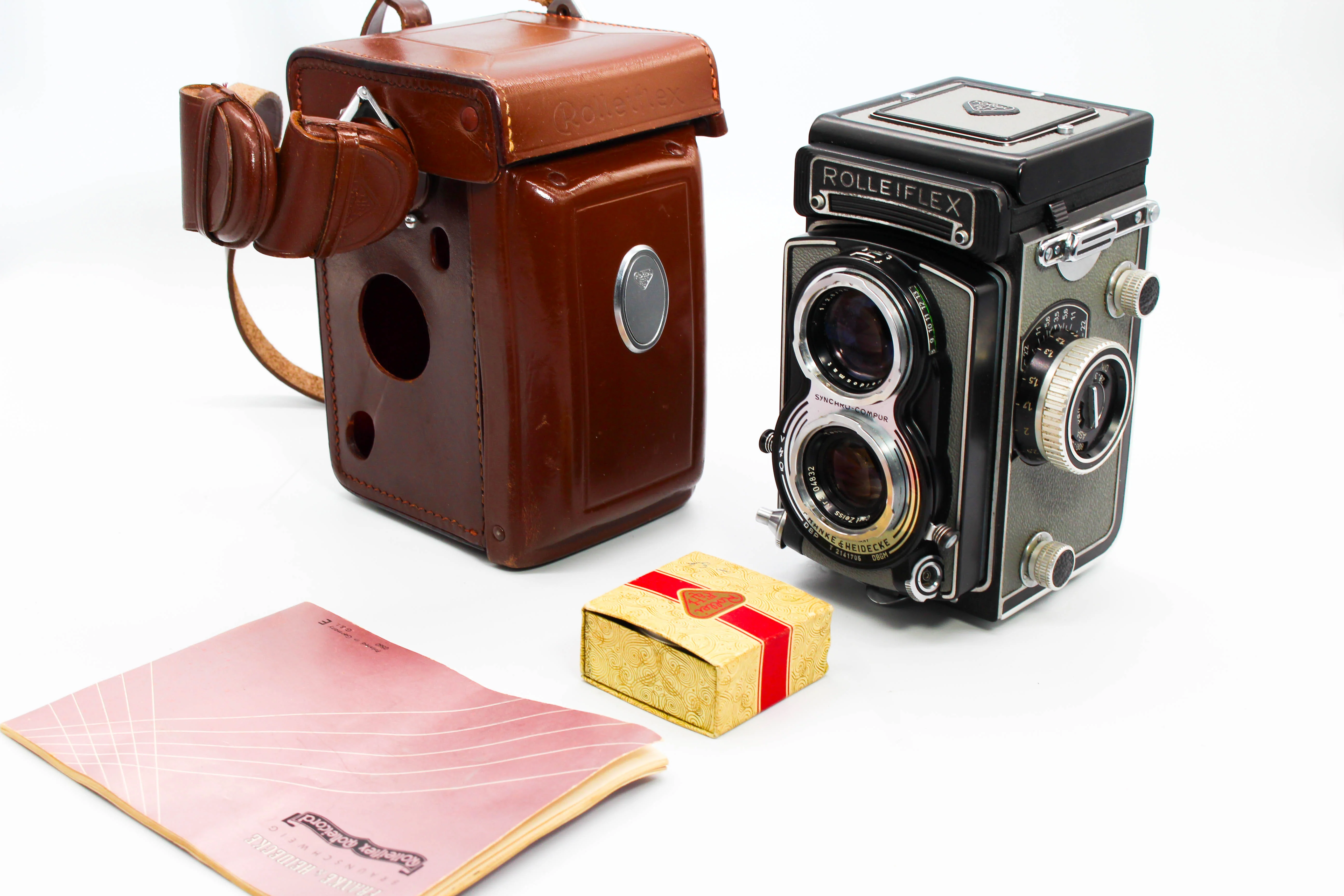 Rolleiflex K8 T Model 1 TLR Vintage Medium Format Film Camera With 75mm f/3.5 Tessar Carl Zeiss Lens and Leather Case - Tested Bundle - Image 2