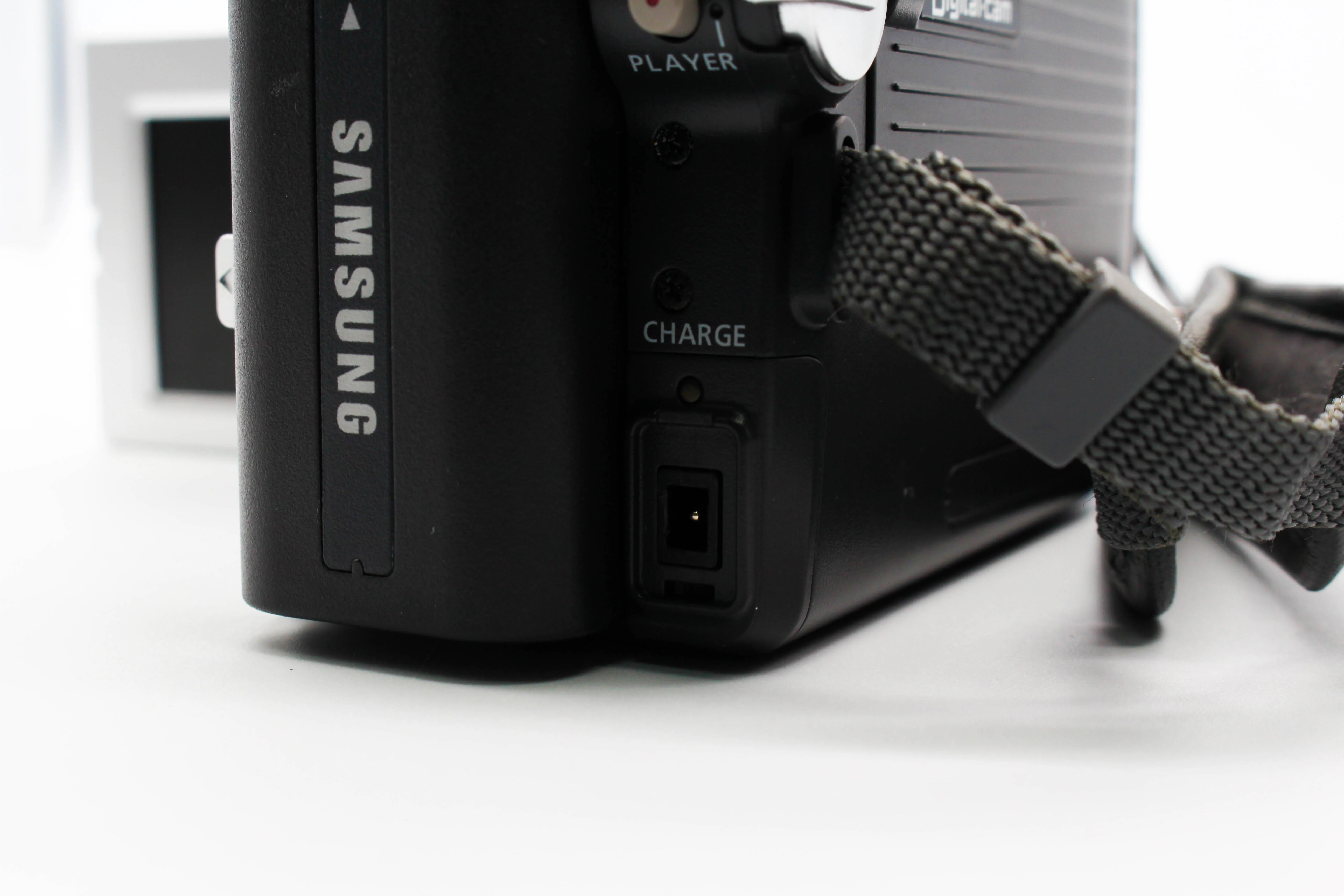 Samsung VP-D351 MiniDV Video Handycam Camcorder Camera (Read) - Tested Bundle - Image 7