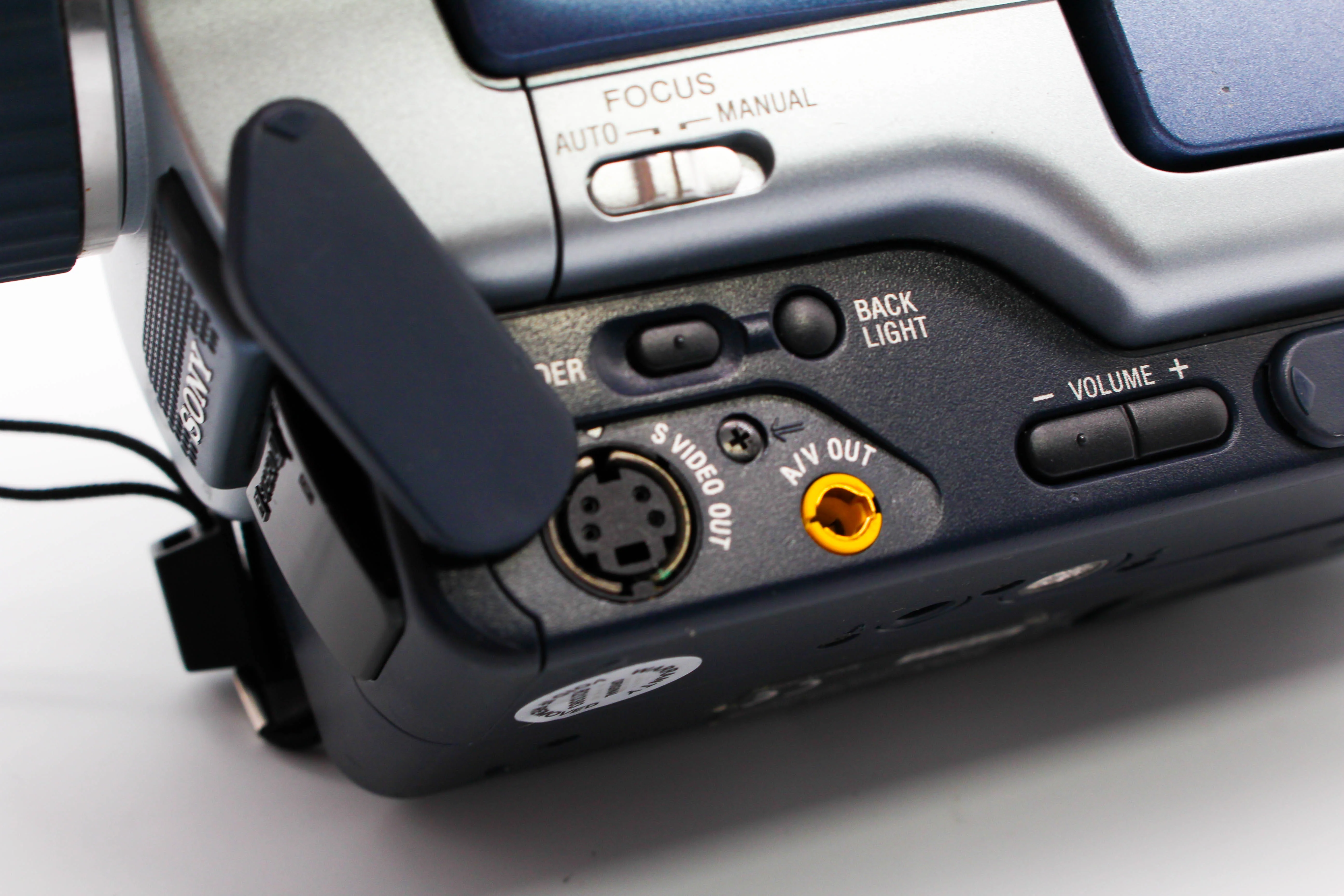 Sony DCR-TRV325E Digital8 Hi8 Video8 8mm Handycam Digital Video Camcorder - Tested Bundle - Image 8