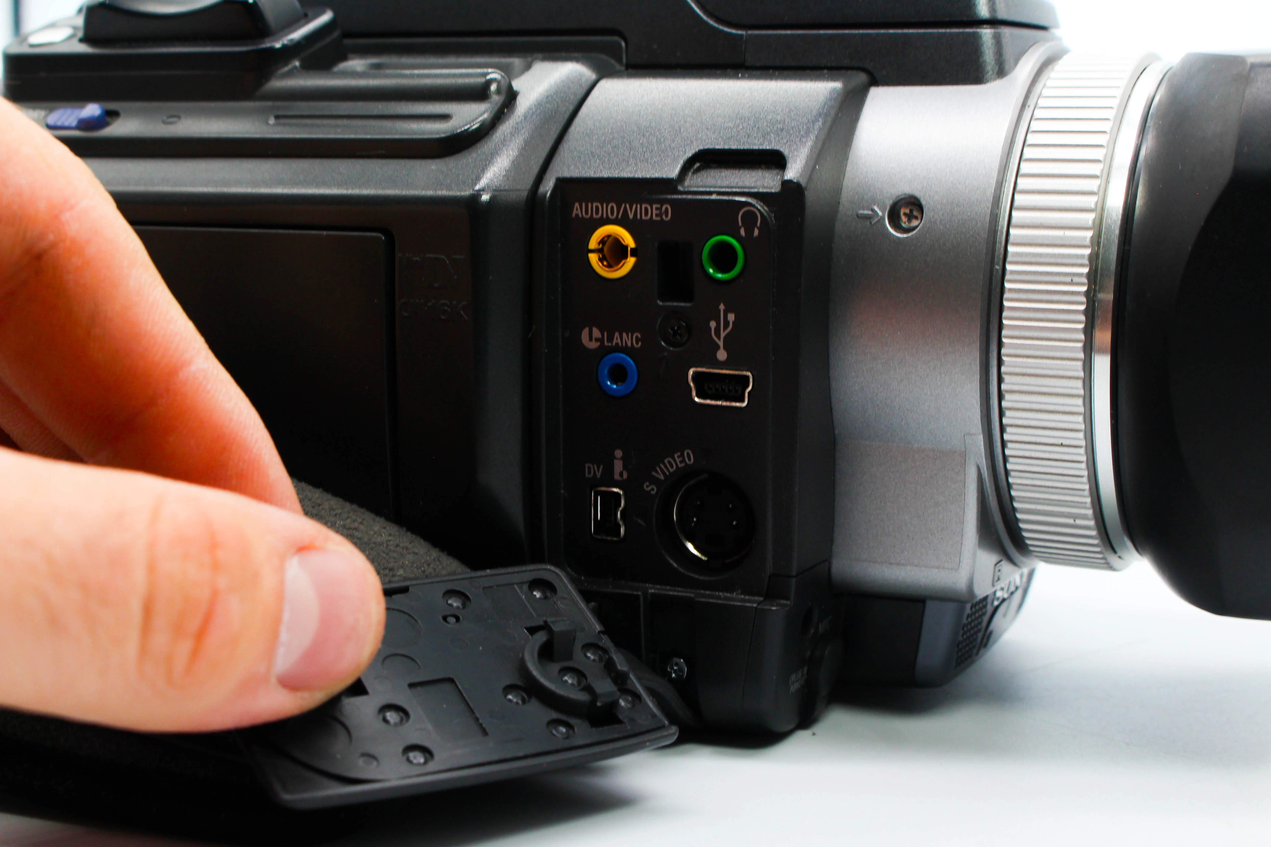 Sony DCR-TRV950E MiniDV Handycam Camcorder Digital Video Camera (Read) - Tested Bundle - Image 8